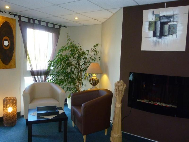 Le Cosy Villebarou Hotel