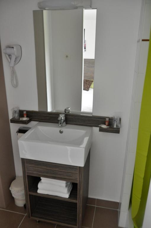 Le Cosy Villebarou Hotel